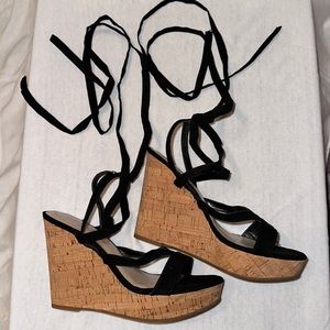 Guess: black tie up wedges 〰️
